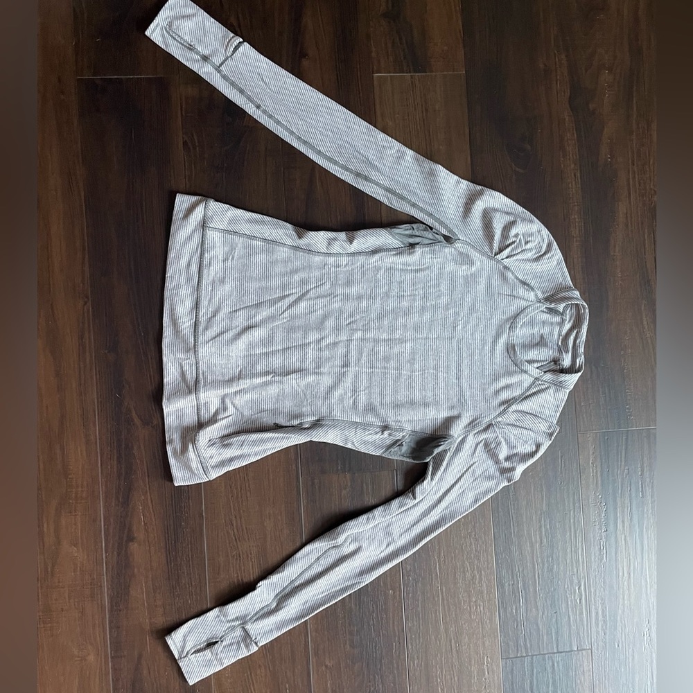 Lululemon grey and white swiftly long sleeve top